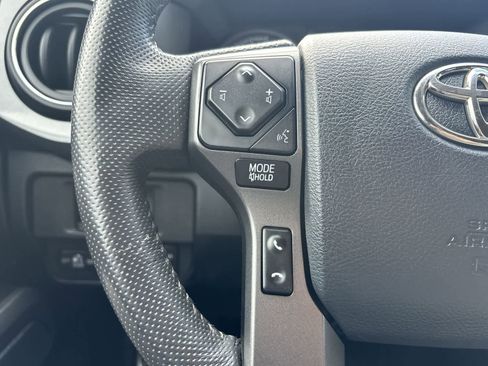 Used 2018 Toyota Tacoma TRD Off-Road image 14