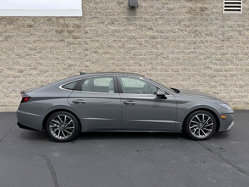 Used 2021 Hyundai Sonata Limited w/ Winter Weather Package FWD image 2