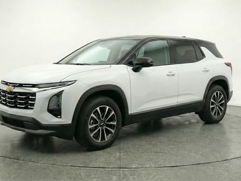 Used 2025 Chevrolet Equinox LT image 3