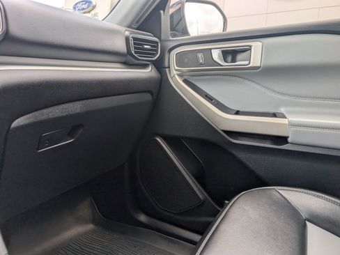 Used 2022 Ford Explorer XLT w/ Equipment Group 202A image 32
