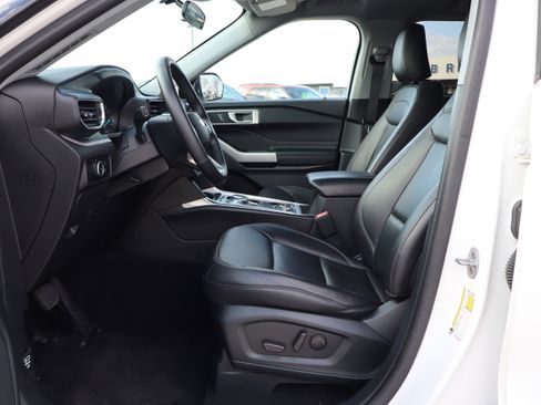 Used 2024 Ford Explorer XLT w/ Equipment Group 202A image 10