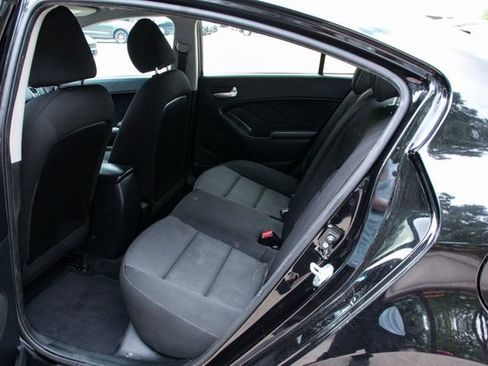 Used 2017 Kia Forte LX image 35