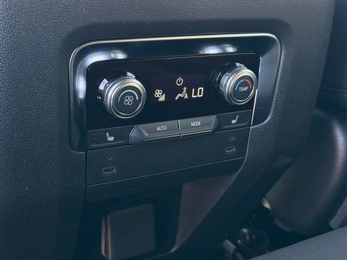 New 2026 GMC Yukon Elevation image 13