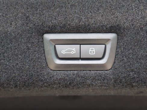 Used 2025 BMW 740i w/ Premium Package RWD image 24