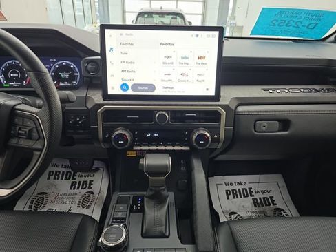 Used 2025 Toyota Tacoma Limited image 17