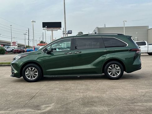 Certified 2026 Toyota Sienna XLE FWD image 3