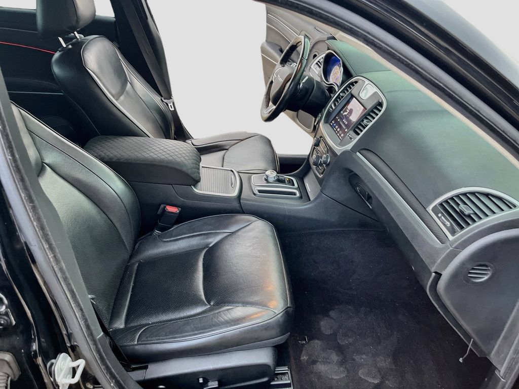 Used 2019 Chrysler 300 Limited RWD image 27