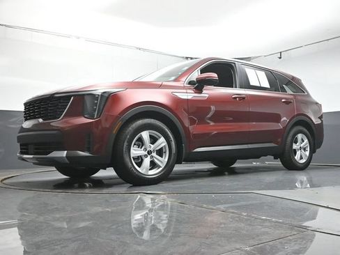 Used 2025 Kia Sorento LX FWD image 35