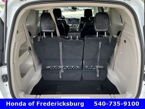 Used 2024 Chrysler Pacifica Touring-L FWD image 20