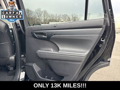 Used 2023 Toyota Highlander XLE AWD/4WD image 27