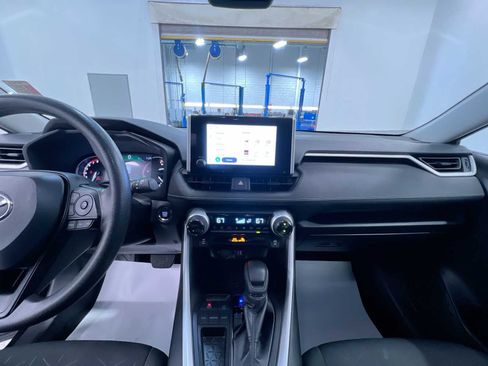 Used 2025 Toyota RAV4 XLE FWD image 23