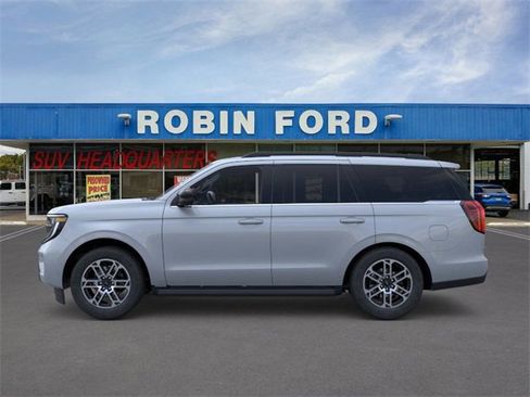 New 2025 Ford Expedition Active image 3