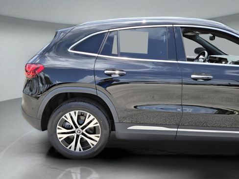 New 2025 Mercedes-Benz GLA 250 image 36