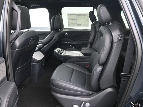 New 2026 Lincoln Navigator L Reserve w/ Jet Appearance Package image 10