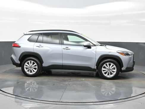 Used 2024 Toyota Corolla Cross LE image 7