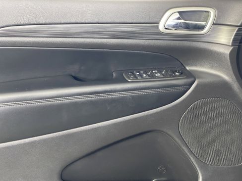 Used 2021 Jeep Grand Cherokee Laredo image 21