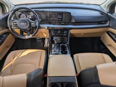 Used 2023 Kia Carnival LX image 15