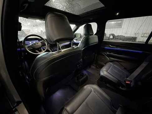 Used 2024 Jeep Grand Cherokee L Overland w/ Trailer Tow Package image 9