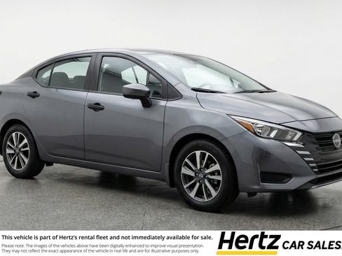 Used 2025 Nissan Versa SV image 1