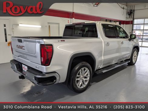 Used 2022 GMC Sierra 1500 SLT w/ SLT Premium Plus Package image 4