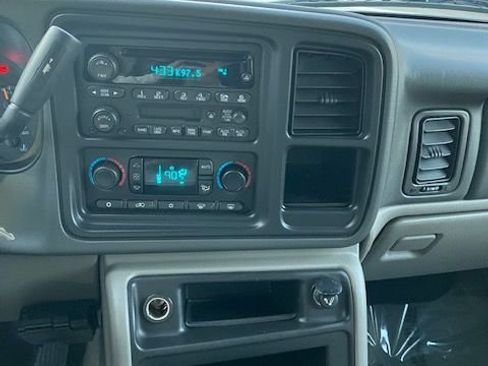 Used 2004 GMC Yukon SLE image 15