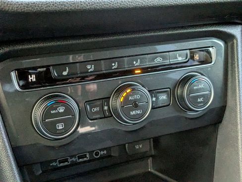 Used 2019 Volkswagen Tiguan SE image 21