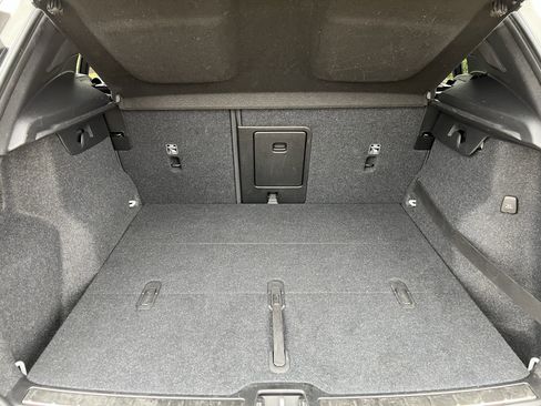 Used 2021 Volvo XC40 T5 R-Design w/ Advanced Package image 34