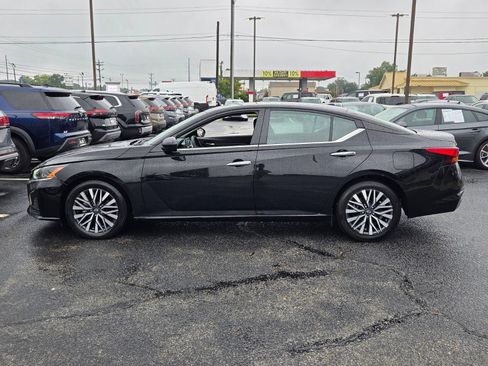 Used 2025 Nissan Altima 2.5 SV FWD image 4