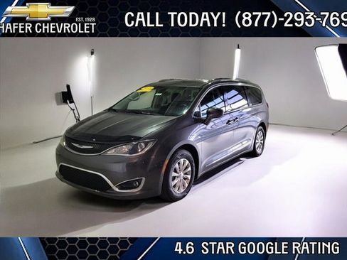 Used 2018 Chrysler Pacifica Touring-L image 1