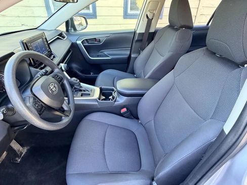 Used 2019 Toyota RAV4 LE image 18