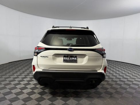 Used 2025 Subaru Forester Premium AWD/4WD image 9