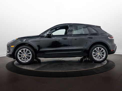 Certified 2026 Porsche Macan AWD/4WD image 2