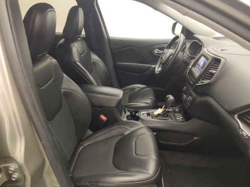 Used 2020 Jeep Cherokee Latitude Plus AWD/4WD image 21