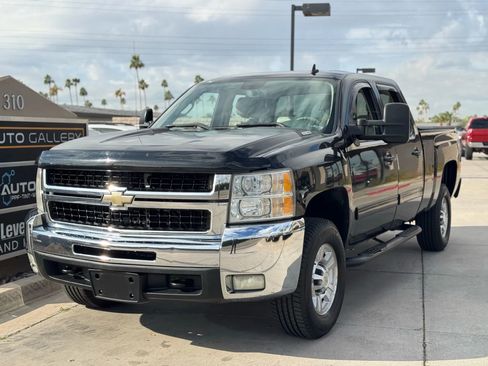 Used 2010 Chevrolet Silverado 2500 LTZ w/ Convenience Package image 2
