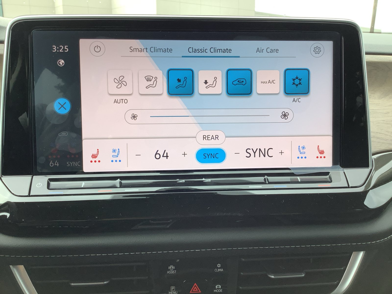 New 2025 Volkswagen Atlas SE FWD image 24