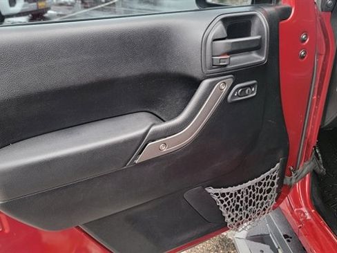 Used 2012 Jeep Wrangler Unlimited Sport image 12