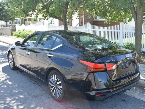 Used 2025 Nissan Altima 2.5 SV FWD image 7