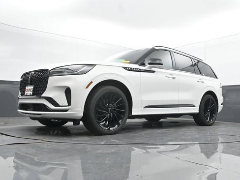 Used 2025 Lincoln Aviator Reserve w/ Luxury Package AWD/4WD image 44
