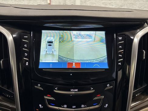 Used 2020 Cadillac Escalade Premium Luxury image 36
