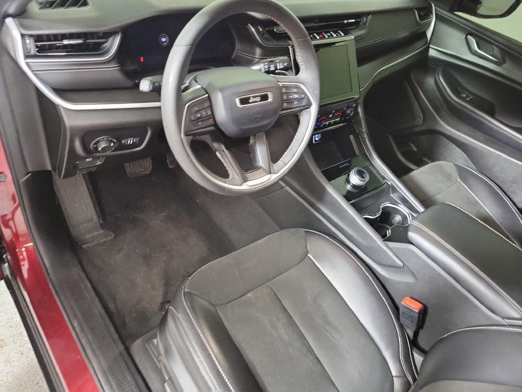 Used 2024 Jeep Grand Cherokee L Laredo AWD/4WD image 11