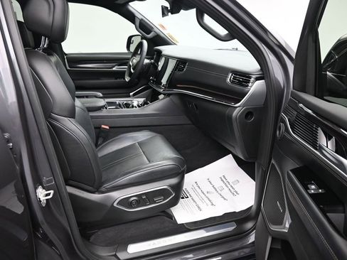 Used 2024 Jeep Wagoneer 4WD w/ Premium Group I image 23