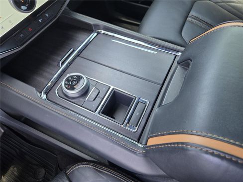Used 2022 Ford Expedition Platinum RWD image 17