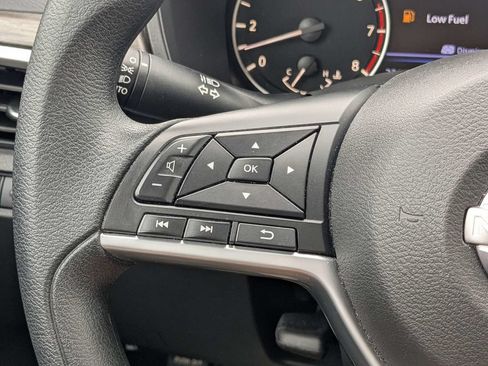 Used 2025 Nissan Altima 2.5 SV FWD image 21