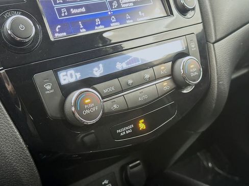 Used 2019 Nissan Rogue SV w/ Sun & Sound Touring Package AWD/4WD image 19