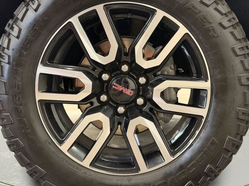 Used 2025 GMC Sierra 1500 AT4 w/ AT4 Premium Package AWD/4WD image 54