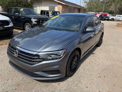Used 2019 Volkswagen Jetta SE image 1