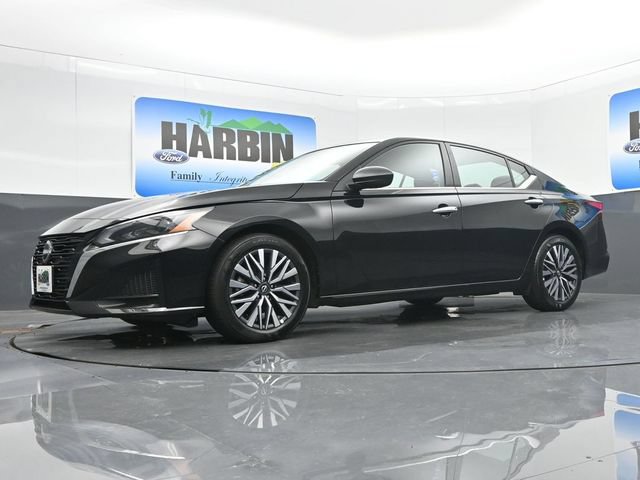 Used 2025 Nissan Altima 2.5 SV FWD image 18