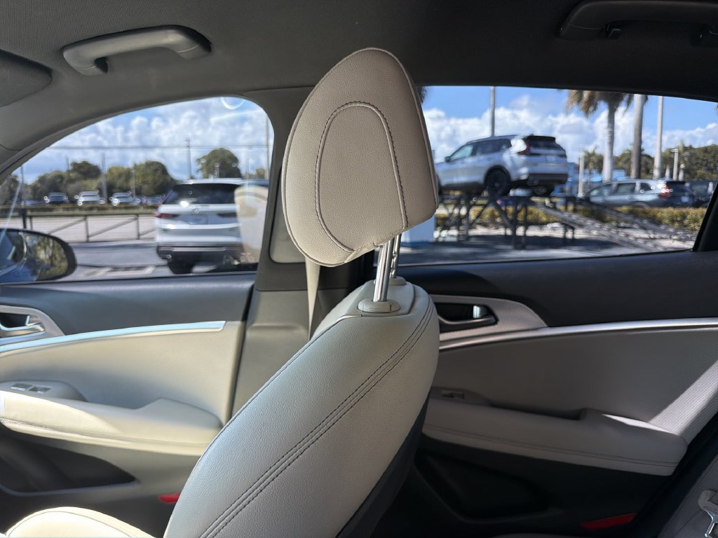 Used 2022 Genesis G70 3.3T RWD image 12