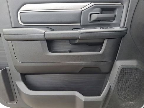 Used 2024 RAM 2500 Tradesman w/ Chrome Appearance Group image 12