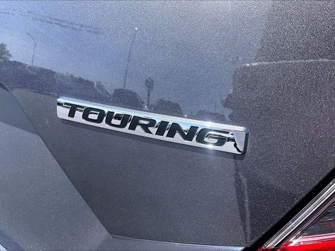 Used 2019 Honda Civic Touring image 9